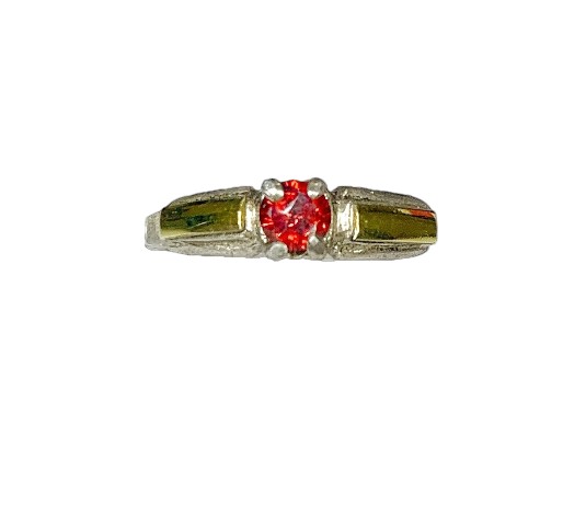 ANILLO FINO CON UN CUBIC ROJO PYO